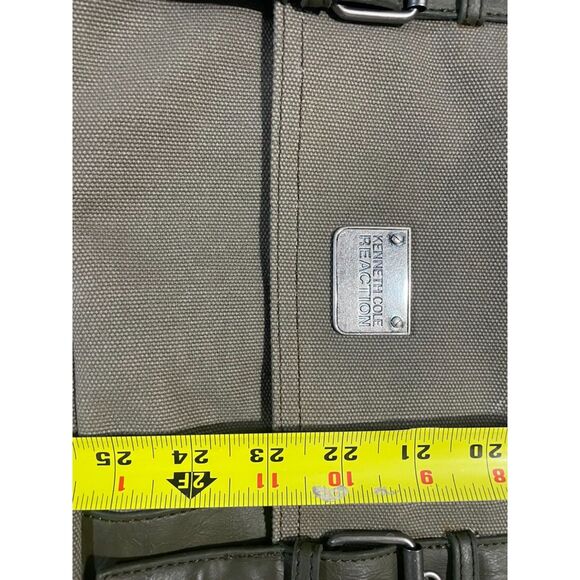 Kenneth Cole Reaction messenger / computer bag in canvas and contrast trim - Picture 9 of 12